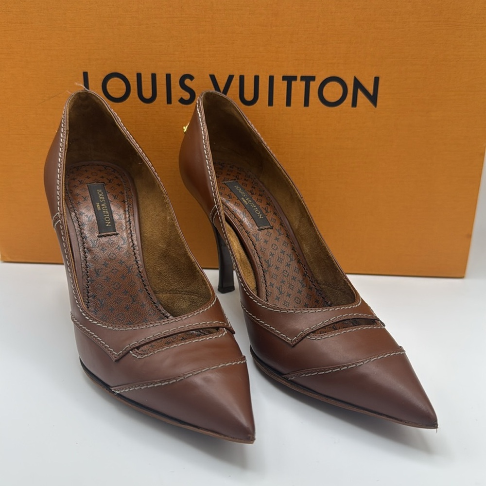 Louis Vuitton Leather Mid-Heel pump